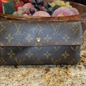 Authentic Louis Vuitton Monogram Wallet